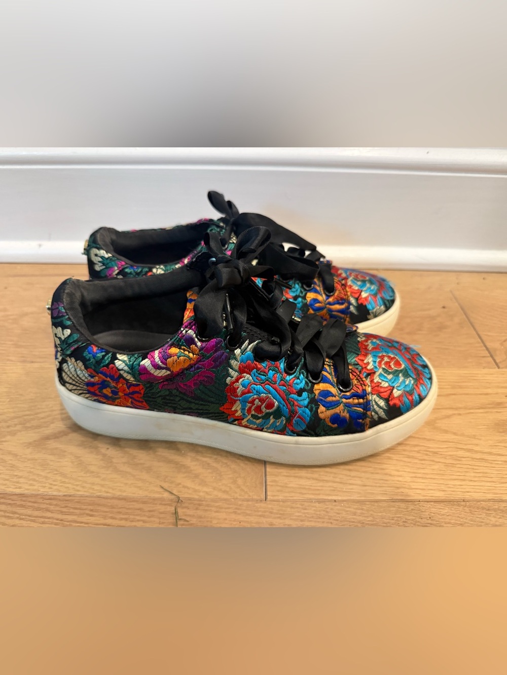 Steve Madden Bertie Sneaker Floral Tapestry/Brocade sz 6.5
